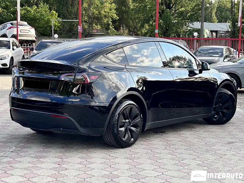 Tesla Model Y 2021 — Миниатюра 2
