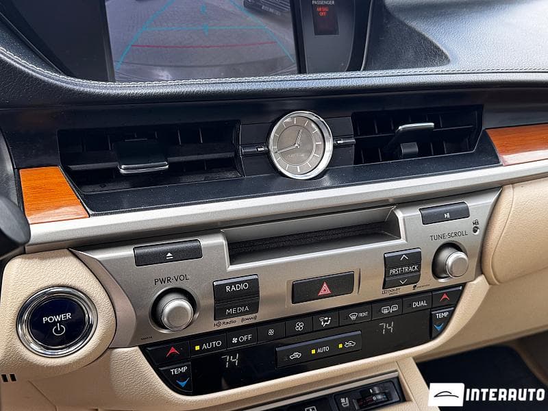 Lexus ES 300h 2013 — Миниатюра 11