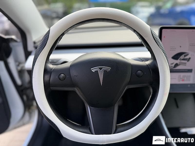 Tesla Model 3 2020 — Миниатюра 8