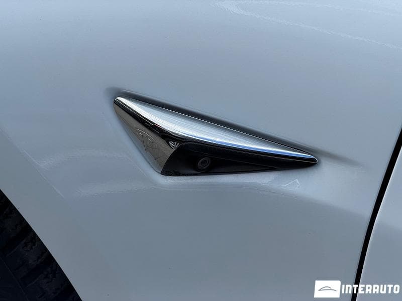 Tesla Model 3 2020 — Миниатюра 5