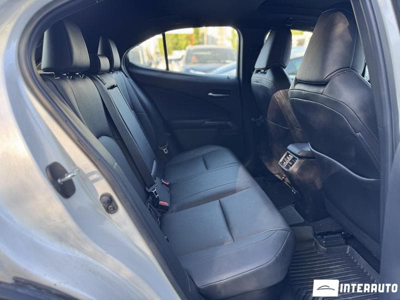 Lexus UX 250h 2020 — Миниатюра 17