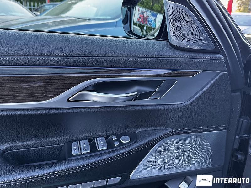 BMW 740e 2016 — Миниатюра 26