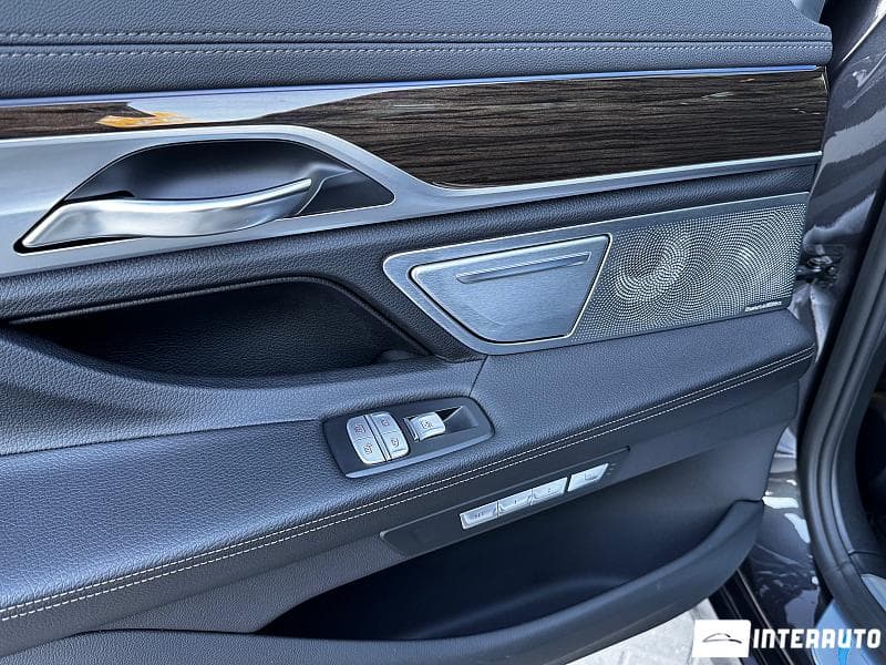 BMW 740e 2016 — Миниатюра 14