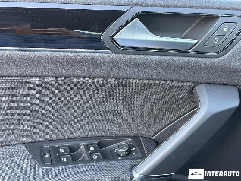 2019 Volkswagen Touran — Miniatură 6