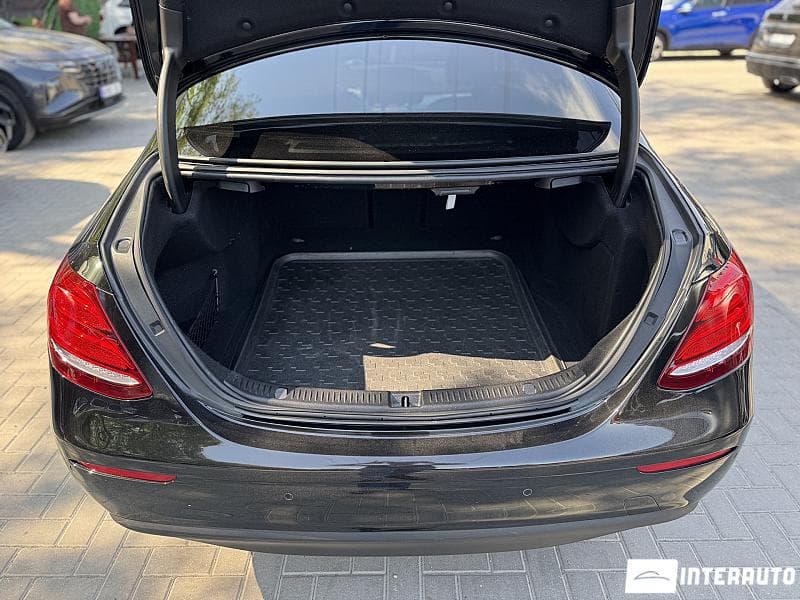 Mercedes E 220 2020 — Миниатюра 5