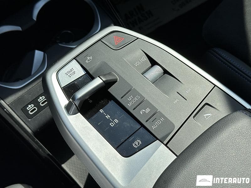 BMW iX1 xDrive30 2025 — Миниатюра 13
