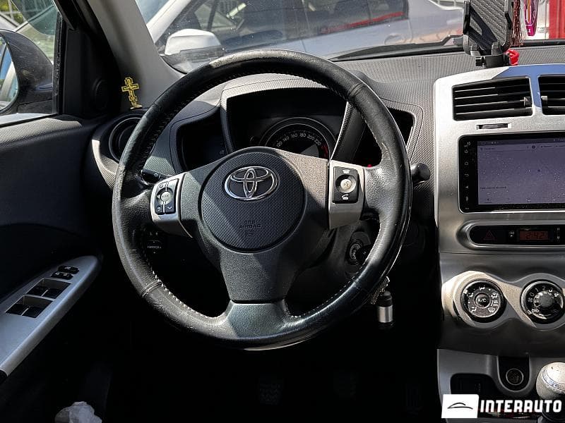 Toyota Urban Cruiser 2010 — Миниатюра 7