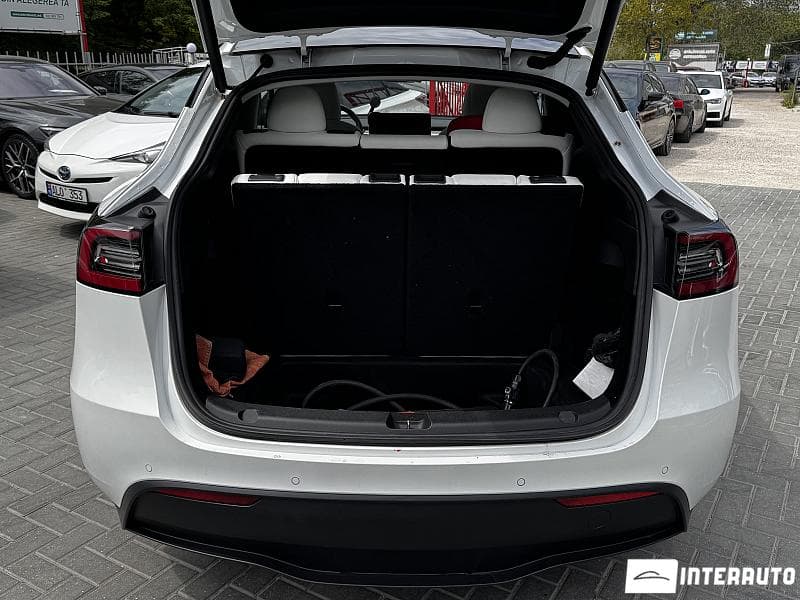 Tesla Model Y 2022 — Миниатюра 14