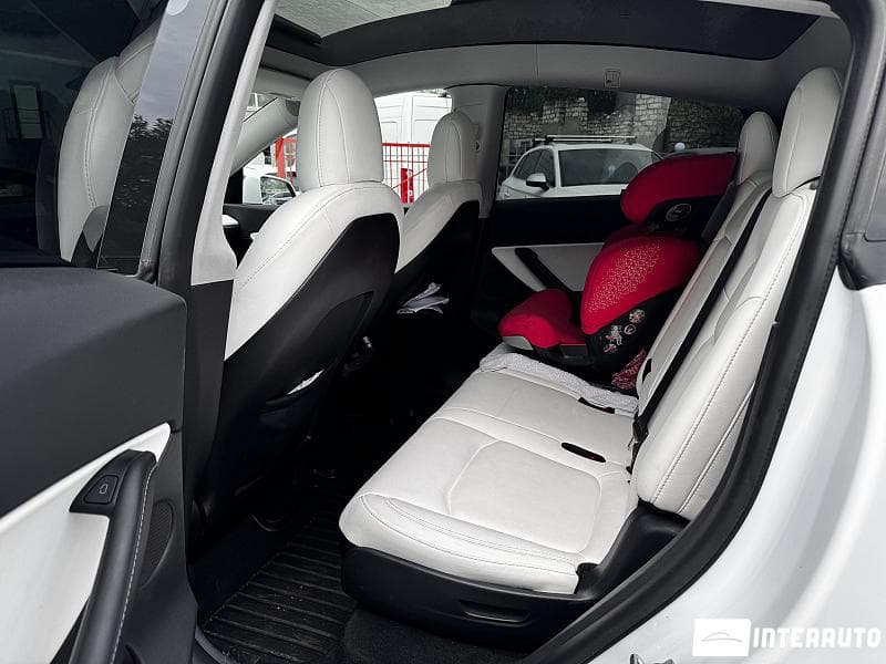 Tesla Model Y 2022 — Миниатюра 13