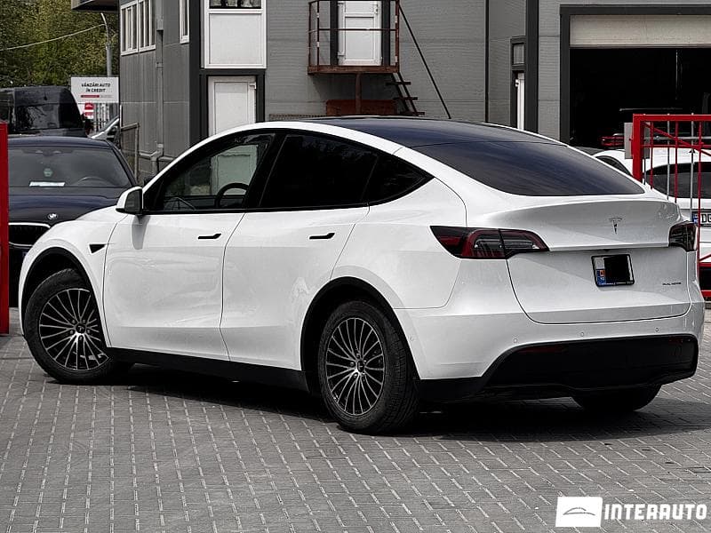 Tesla Model Y 2022 — Миниатюра 2