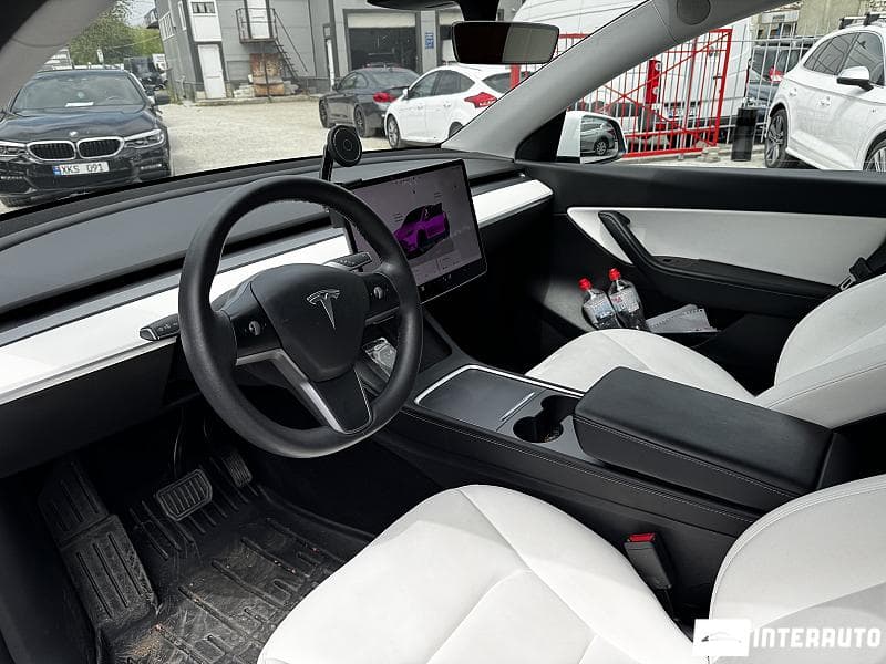 Tesla Model Y 2022 — Миниатюра 6