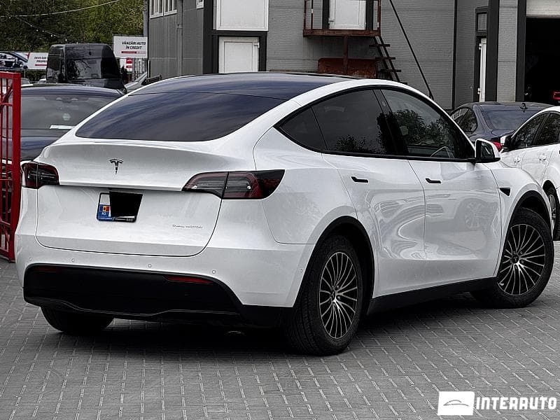Tesla Model Y 2022 — Миниатюра 4