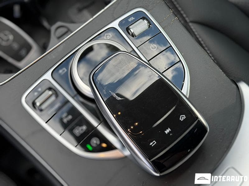 Mercedes C 220 2019 — Миниатюра 14