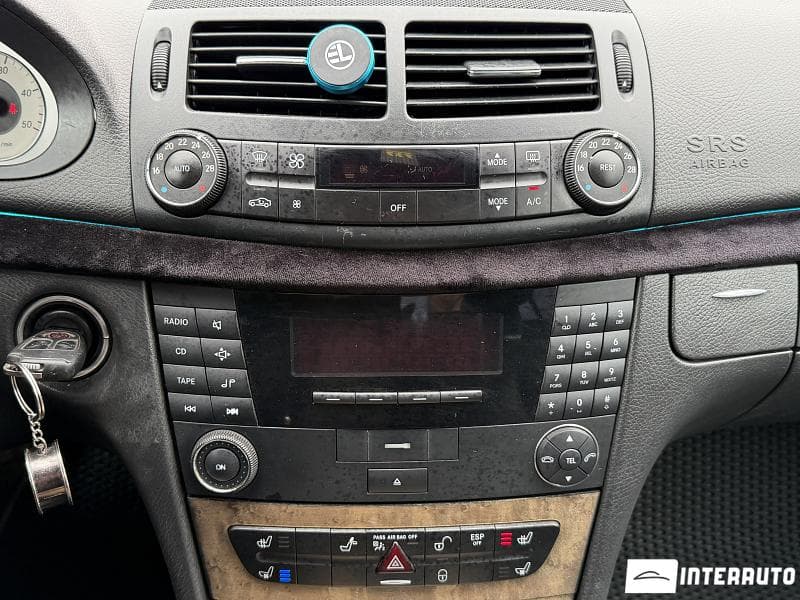 Mercedes E 220 2002 — Миниатюра 13