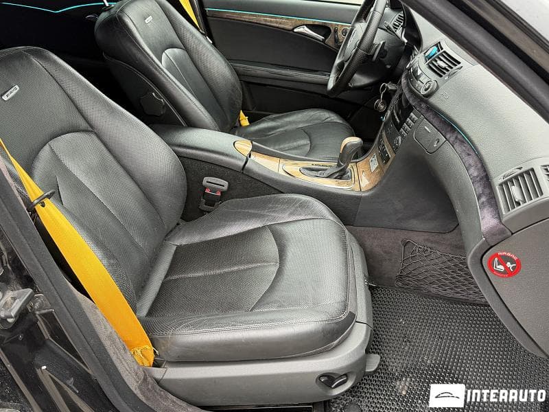 Mercedes E 220 2002 — Миниатюра 15