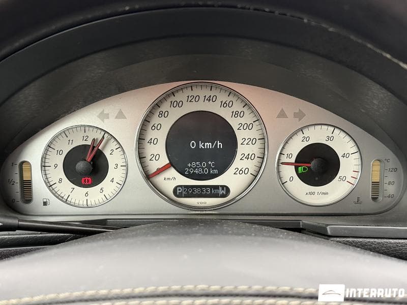 Mercedes E 220 2002 — Миниатюра 12