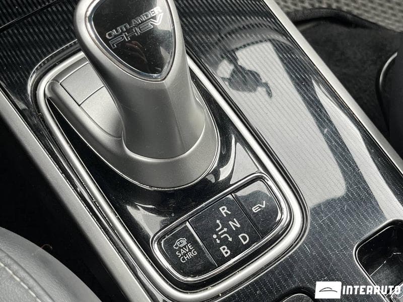 Mitsubishi Outlander 2018 — Миниатюра 14