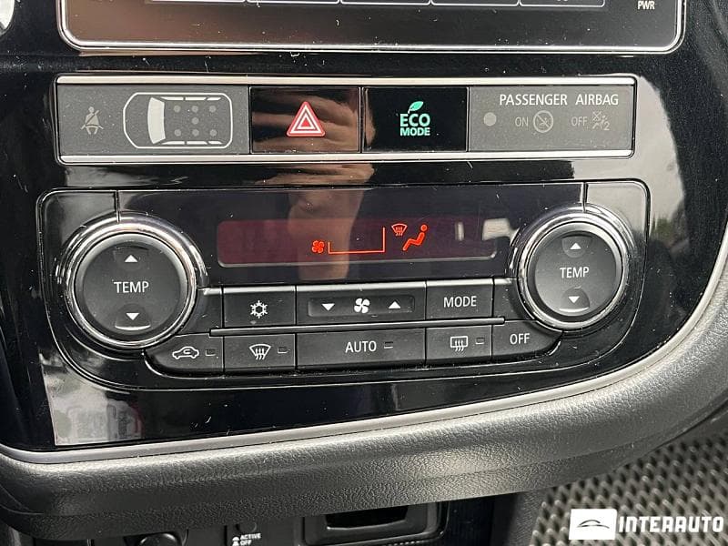 Mitsubishi Outlander 2018 — Миниатюра 12