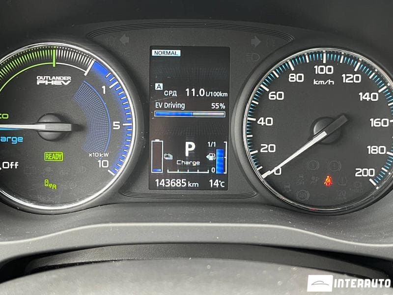 Mitsubishi Outlander 2018 — Миниатюра 9