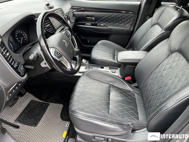 Mitsubishi Outlander 2018 — Миниатюра 6