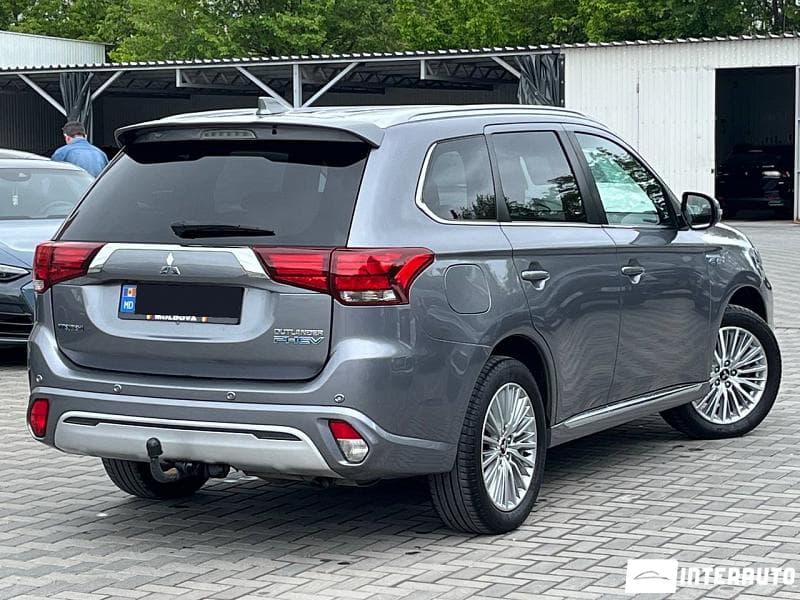 Mitsubishi Outlander 2018 — Миниатюра 4