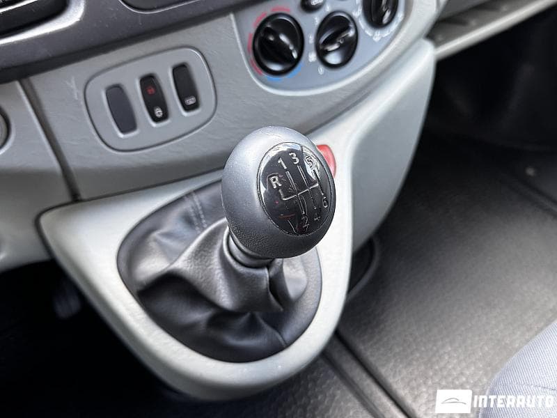 Opel Vivaro 2012 — Миниатюра 10