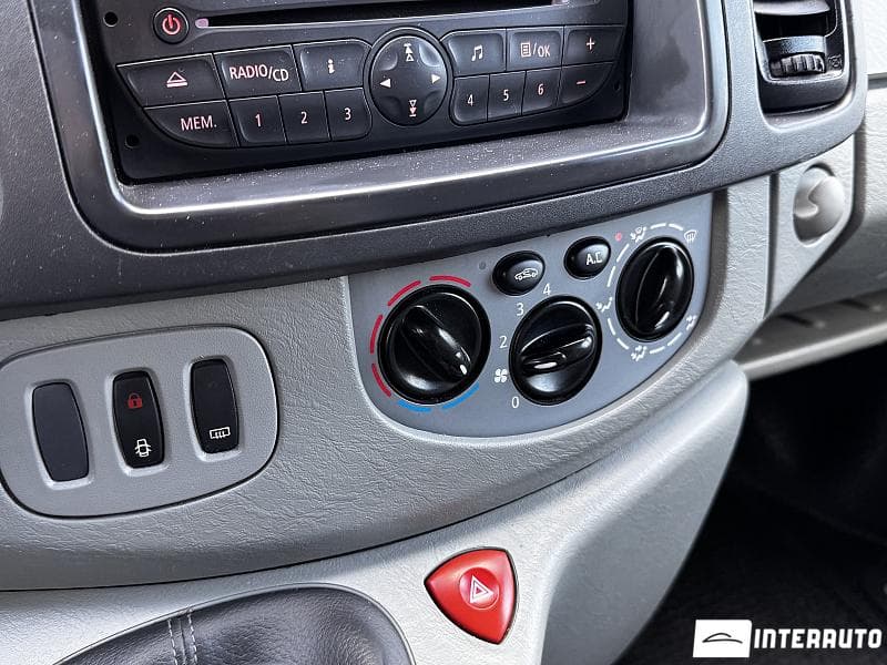 Opel Vivaro 2012 — Миниатюра 9