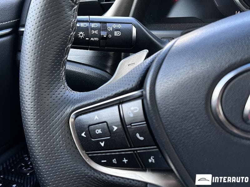 Lexus ES 300h 2019 — Миниатюра 9