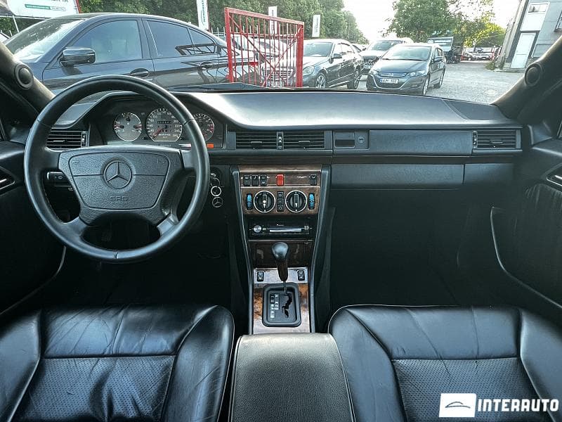 Mercedes E 300 1992 — Миниатюра 10