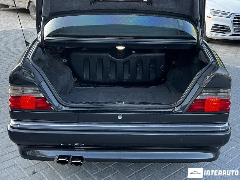 Mercedes E 300 1992 — Миниатюра 17