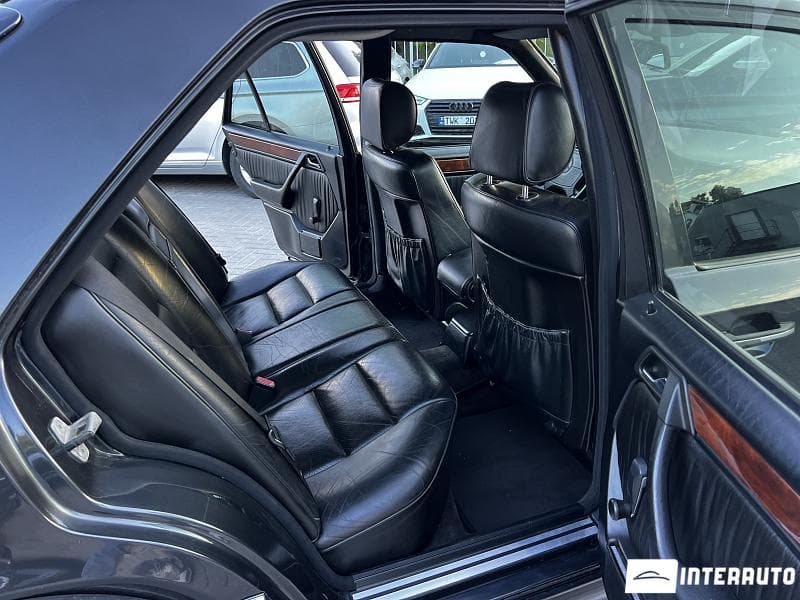 Mercedes E 300 1992 — Миниатюра 9