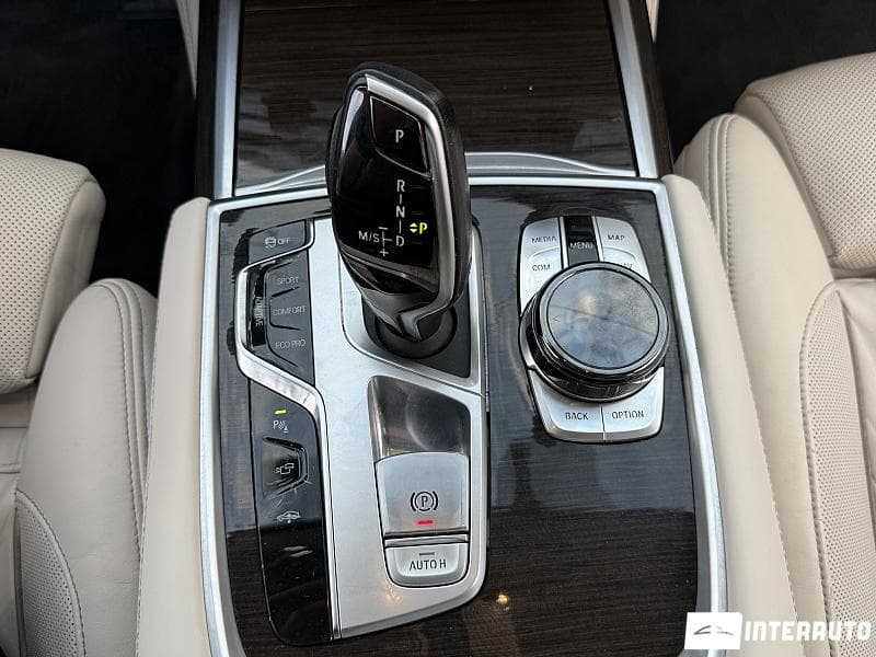 BMW 750 2020 — Миниатюра 13