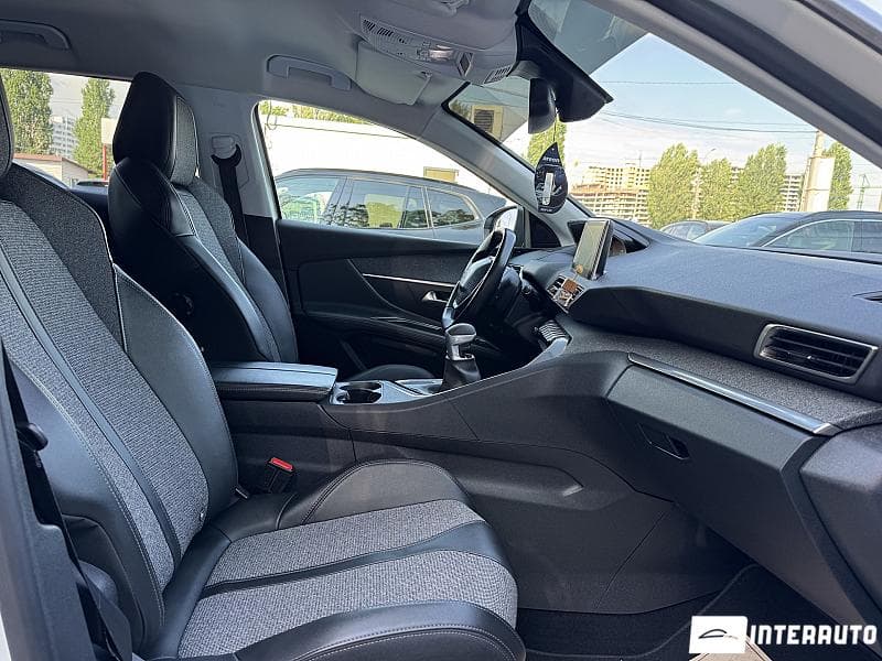 Peugeot 3008 2018 — Миниатюра 18