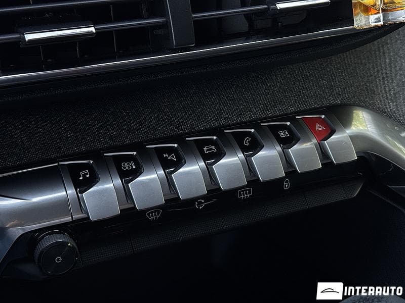 Peugeot 3008 2018 — Миниатюра 14