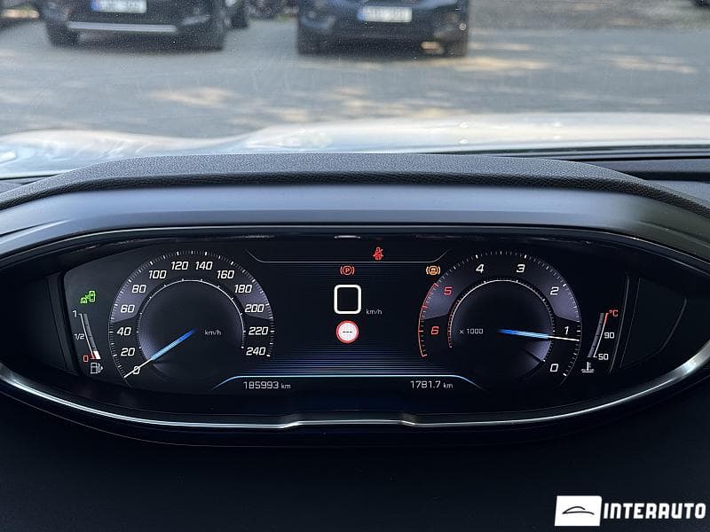 Peugeot 3008 2018 — Миниатюра 12