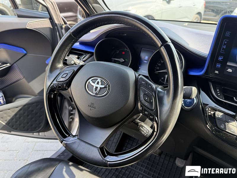 Toyota C-HR 2017 — Миниатюра 7