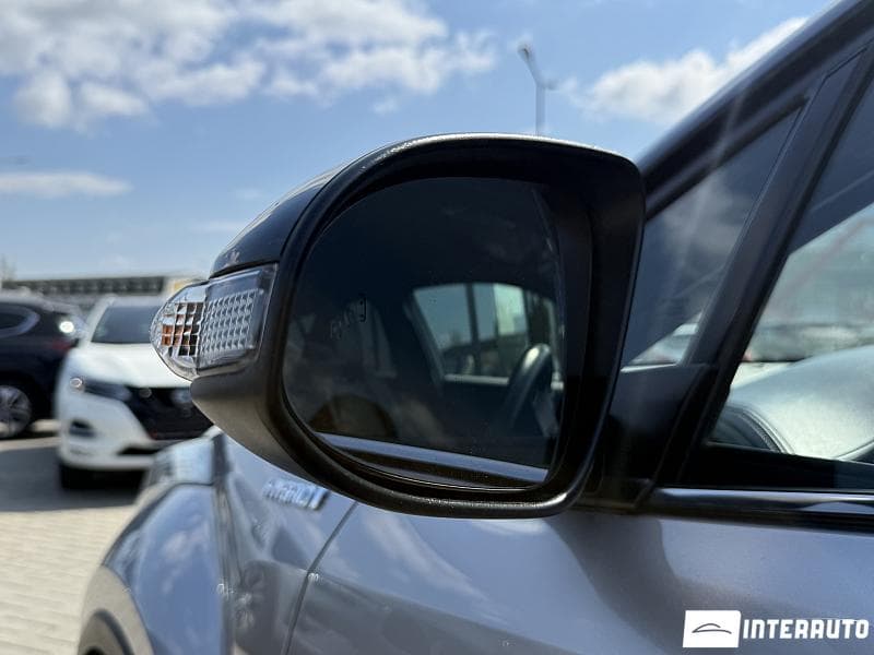 Toyota C-HR 2017 — Миниатюра 18