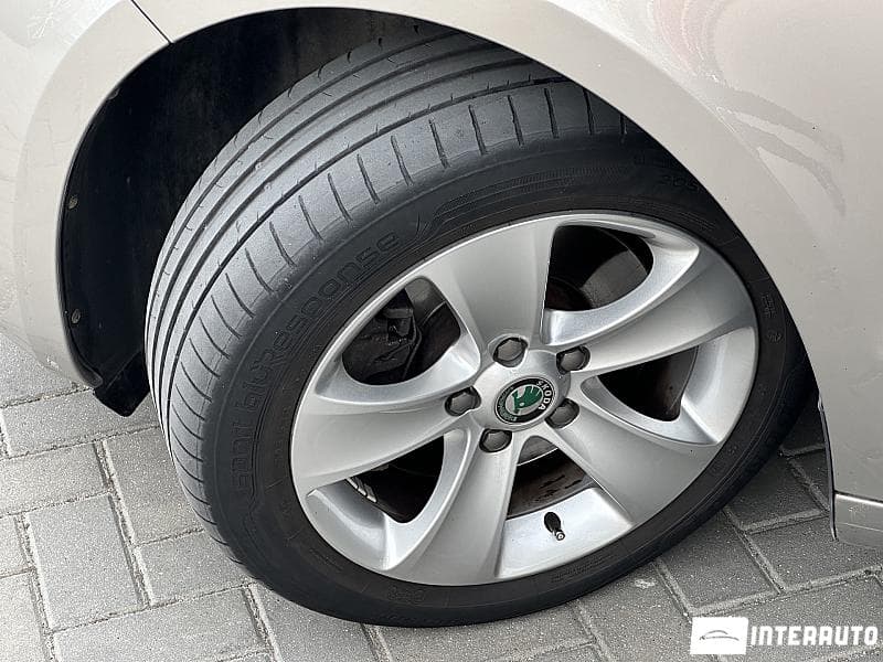 2011 Skoda Superb — Miniatură 14