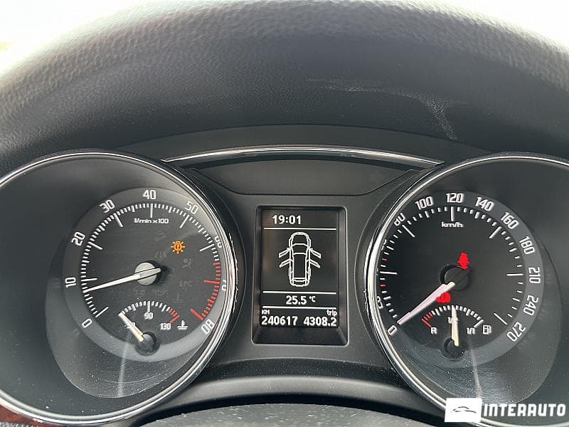 2011 Skoda Superb — Miniatură 8