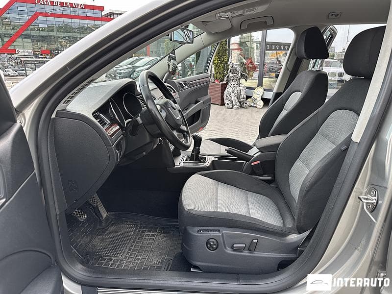 2011 Skoda Superb — Miniatură 5