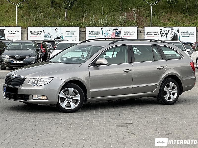2011 Skoda Superb — Miniatură 2