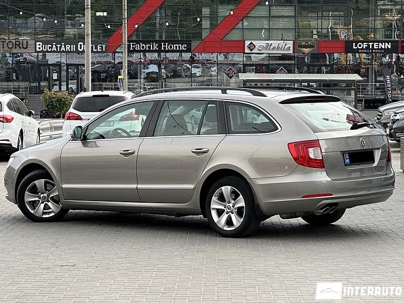 2011 Skoda Superb — Miniatură 4
