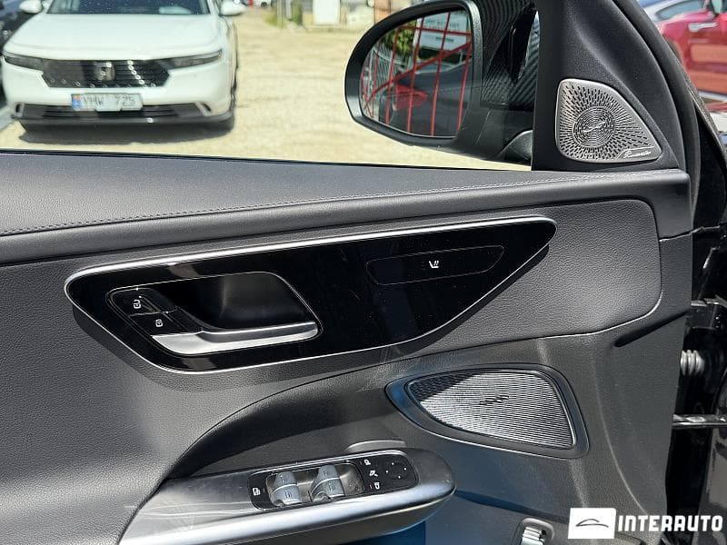 Mercedes C 220 2024 — Миниатюра 11