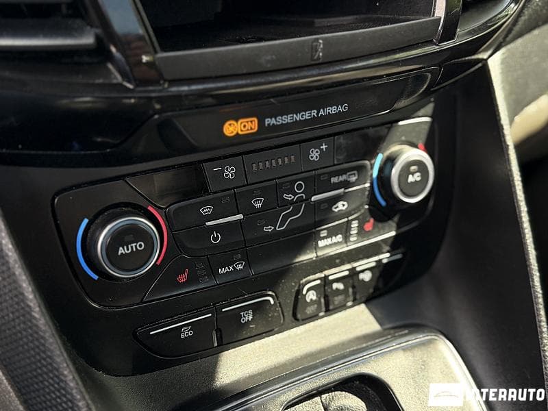 Ford Tourneo Connect 2018 — Миниатюра 16