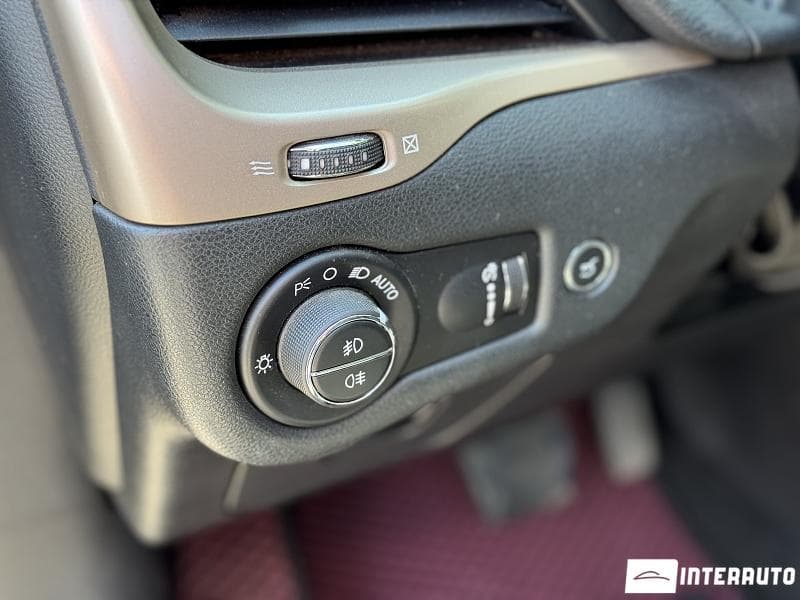 Jeep Cherokee 2015 — Миниатюра 7