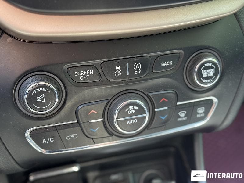 Jeep Cherokee 2015 — Миниатюра 14