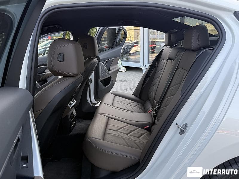 BMW 520 2023 — Миниатюра 17