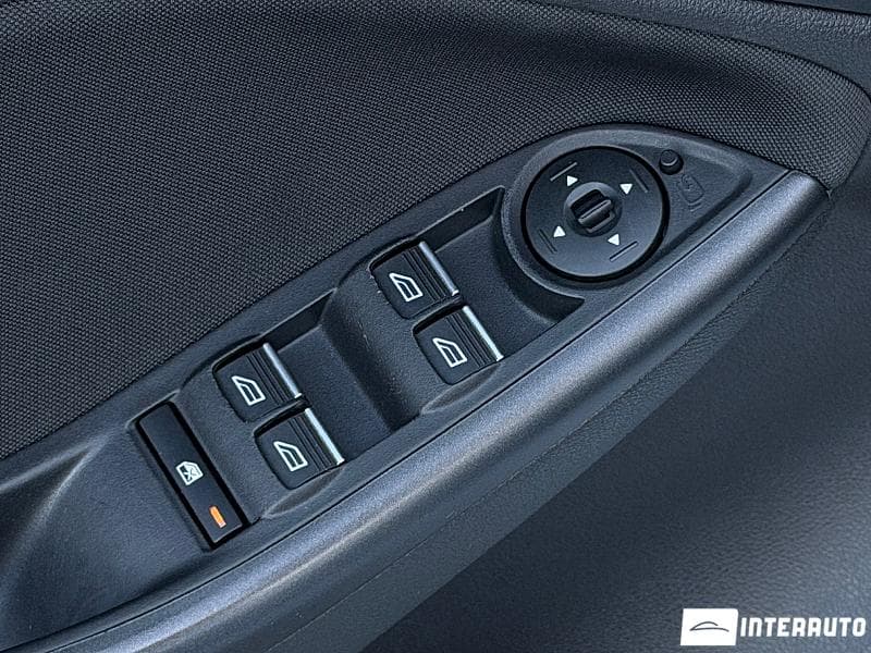 2017 Ford Focus — Miniatură 6