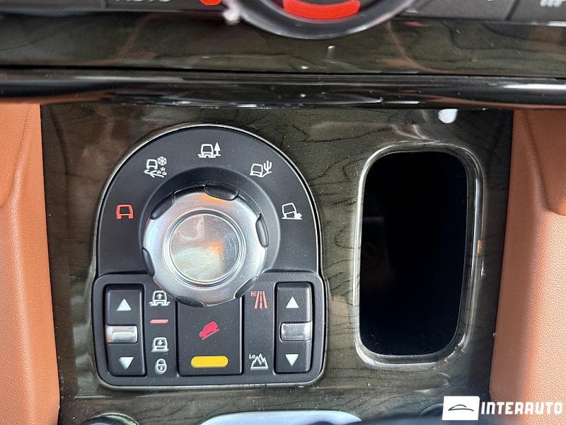 Land Rover Discovery 2011 — Миниатюра 11