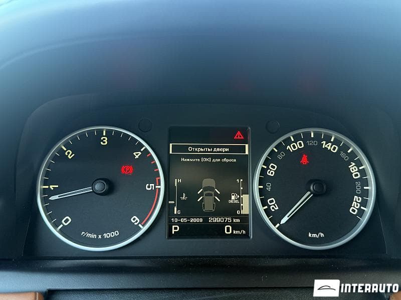 Land Rover Discovery 2011 — Миниатюра 8
